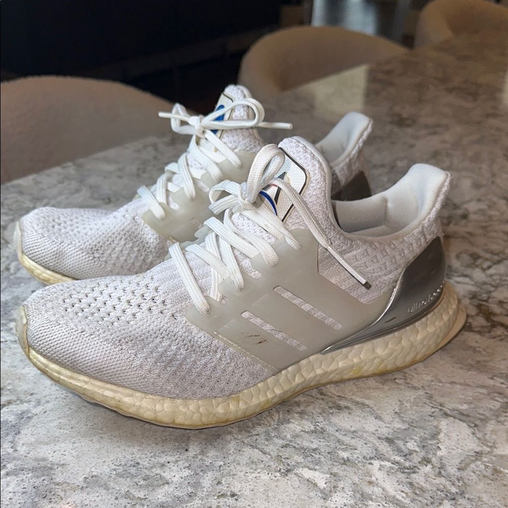 👟 Adidas UltraBoost White Sneakers Sz 7